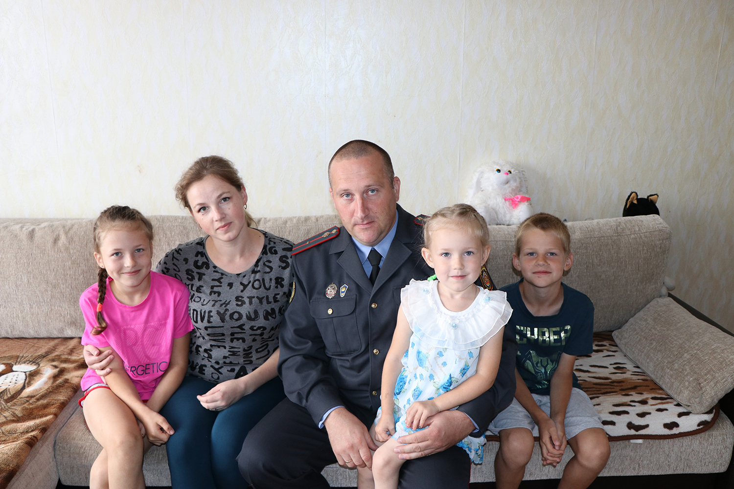 Работа в охране семейные пары. Семья МВД. Охрана семьи. Охрана семьи в РФ. Семья служим вместе.