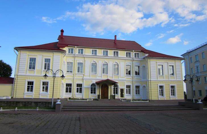 arhiereyskiy-dvorets